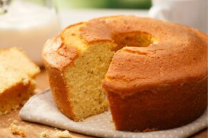 Bolo na airfryer simples e pronto para servir