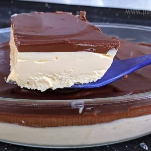 Mousse de maracujá trufado em taças decoradas com chocolate