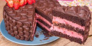 Bolo Sensação de Morango e Chocolate