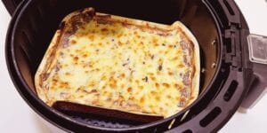 Lasanha congelada na Airfryer com queijo derretido