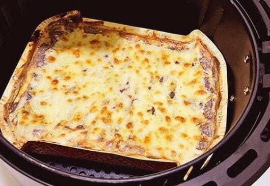 Lasanha congelada na Airfryer com queijo derretido