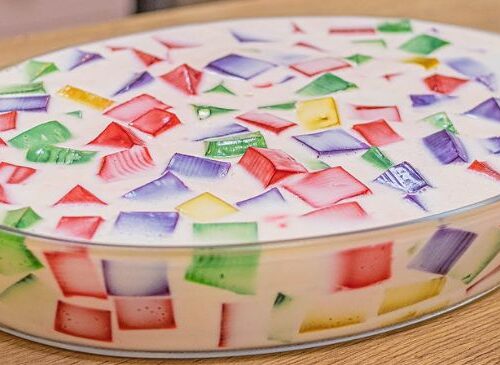 Gelatina Colorida com Creme de Leite Condensado: Doce de Gelatina