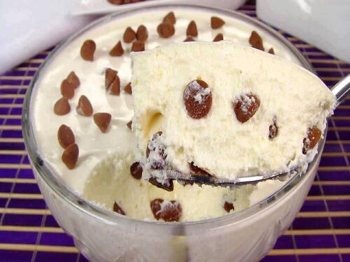 Mousse de Leite Ninho com Gotas de Chocolate