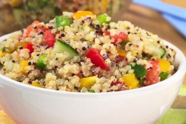 Quinoa cozida em uma tigela