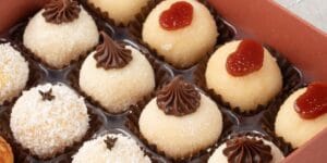 Beijinho gourmet enrolado e decorado