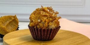 Brigadeiro de Ninho Caramelizado em prato decorado