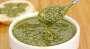 Molho Pesto Caseiro com Manjericão