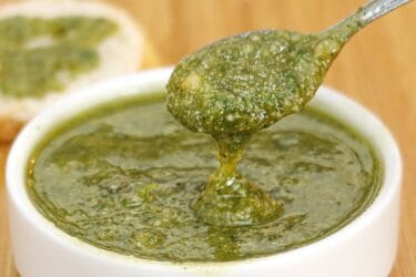 Molho Pesto Caseiro com Manjericão