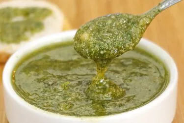 Molho Pesto Caseiro com Manjericão