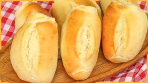 Pão francês caseiro dourado