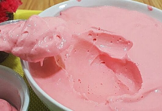 Mousse de Morango com Tang Cremosa