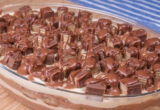 10 Receitas de Pavê Fáceis e Irresistíveis Para Qualquer Ocasião 5 Pavê de Bis com Camadas de Creme e Brigadeiro