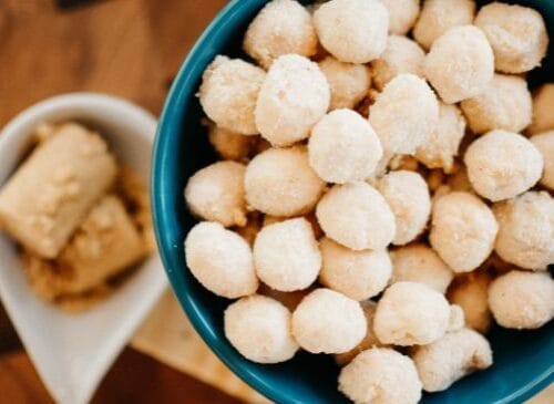 Pipoca Gourmet com Chocolate Branco e Leite em Pó