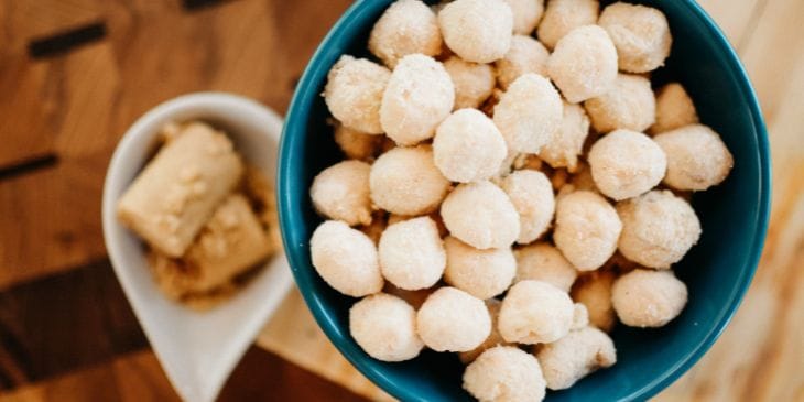 Pipoca Gourmet com Chocolate Branco e Leite em Pó