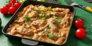 Strogonoff de Carne com Batata Palha
