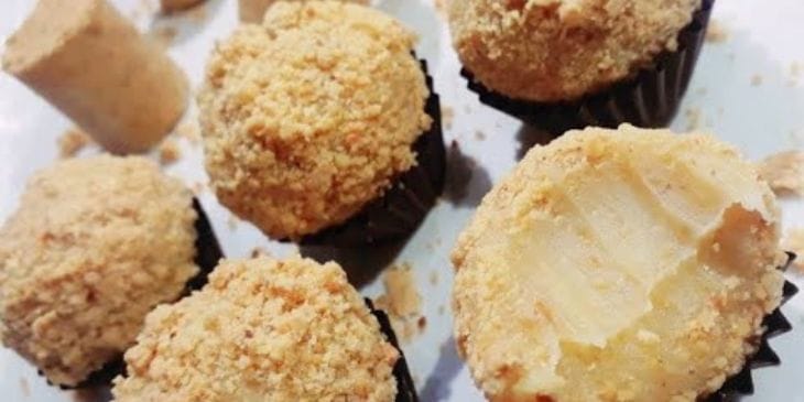 Brigadeiro de Paoca decorado com paoca triturada