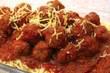 Almôndegas Caseiras Fritas com Molho de Tomate