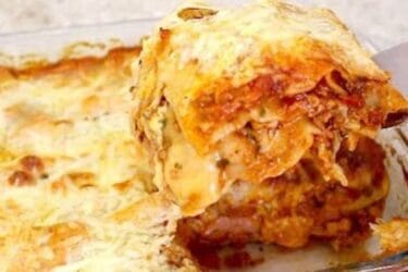Lasanha à Bolonhesa com queijo derretido e carne moída