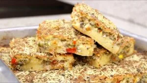 Bolo Salgado de Sardinha com queijo parmesão e recheio cremoso