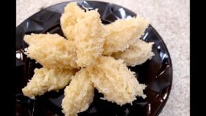 Cocada Cremosa pronta, com pedaços de coco visíveis