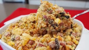 Farofa Natalina com bacon, linguiça calabresa e uva-passa