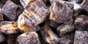 Palha Italiana cortada em quadradinhos, pronta para servir