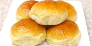 Pão de batata caseiro com manteiga