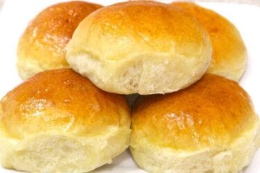 Pão de batata caseiro com manteiga