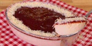 Romeu e Julieta na Travessa, sobremesa com mousse de queijo e goiabada.