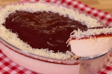 Romeu e Julieta na Travessa, sobremesa com mousse de queijo e goiabada.