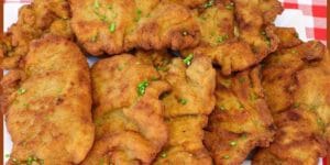 Bife à milanesa crocante e suculento.