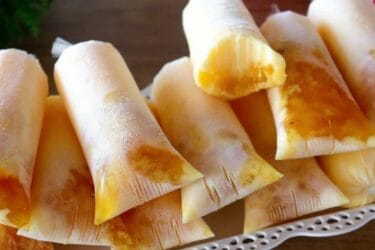 Geladinho de abacaxi com coco cremoso