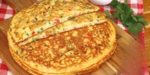 Omelete perfeita com tomate e pimentão