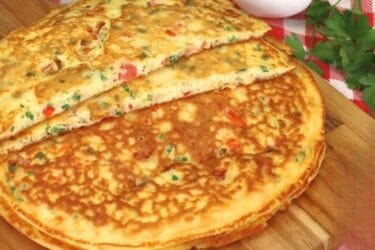 Omelete perfeita com tomate e pimentão