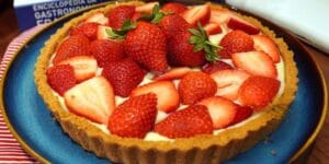 Torta de morango com creme branco