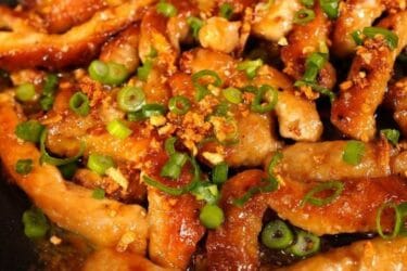 Carne de porco alho e óleo com alho crocante por cima