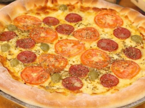 Pizza Caseira com Borda Recheada Igual de Pizzaria