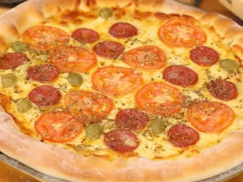 Pizza Caseira com Borda Recheada Igual de Pizzaria