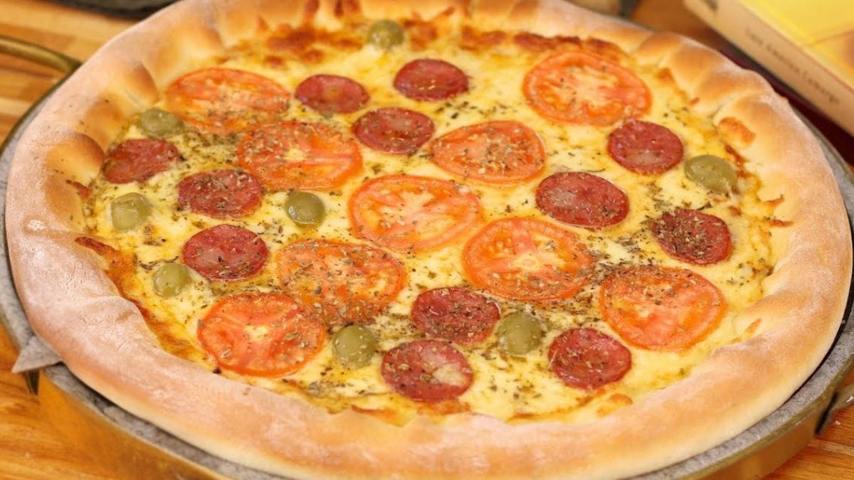 Pizza Caseira com Borda Recheada Igual de Pizzaria