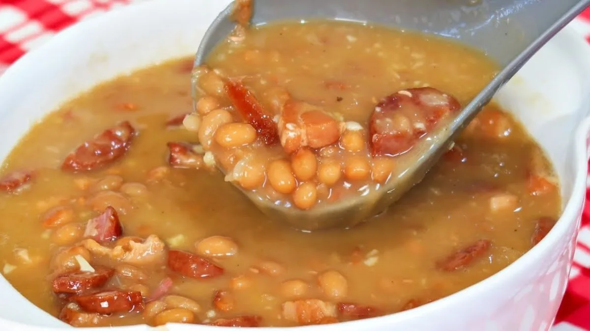 Feijão Simples com Bacon e Linguiça 1 Feijão Simples com Bacon e Linguiça