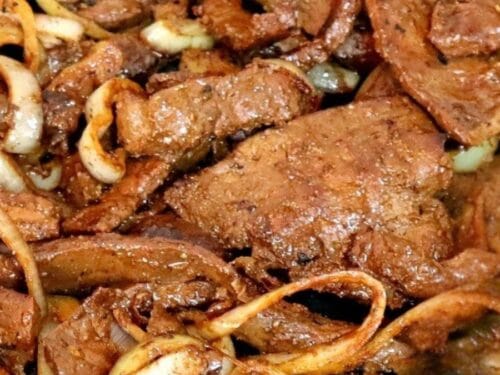 Bife de Fígado Acebolado Suculento e Bem Temperado