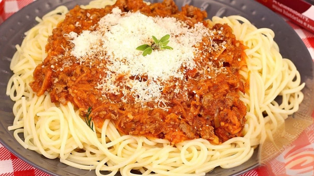 Macarrão à Bolonhesa Tradicional e Saboroso