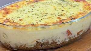 Carne moída com creme de milho e mussarela gratinada