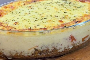 Carne moída com creme de milho e mussarela gratinada