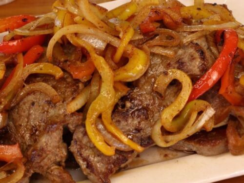 Bife Acebolado com Pimentão