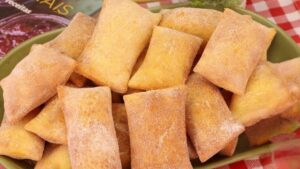 Bolinho Sapo Perfeito com Café crocante e dourado