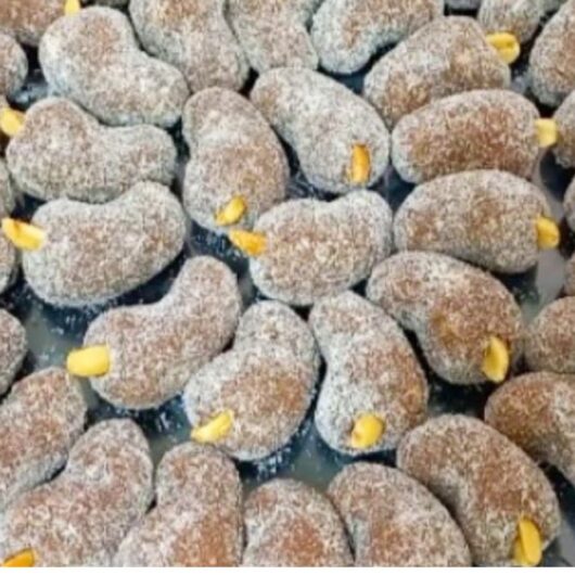 24 Receitas de Docinhos para Festa Fáceis, Econômicos e Irresistíveis 23 Cajuzinho que não vai ao fogo com amendoim e chocolate