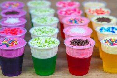 Copinho de Gelatina com Mousse Colorido e Refrescante