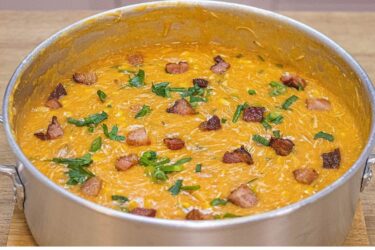 Caldo de Kenga cremoso com frango e bacon