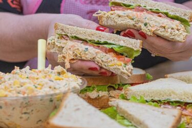 Recheio de frango cremoso para sanduíche natural